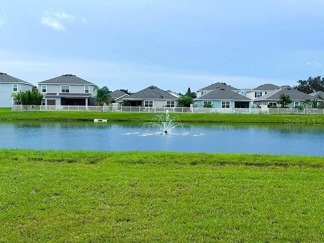 Building Photo - 16336 Little Garden Dr