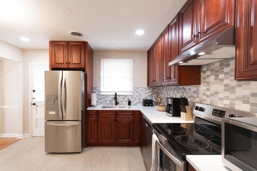 Building Photo - 9002 St Andrews Pl