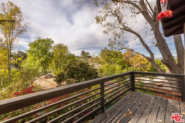 Building Photo - 3424 Primera Ave