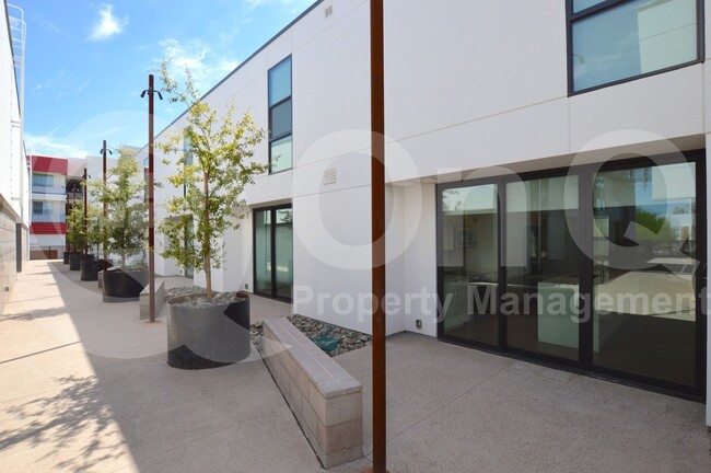 Building Photo - 1717 N 1st Ave