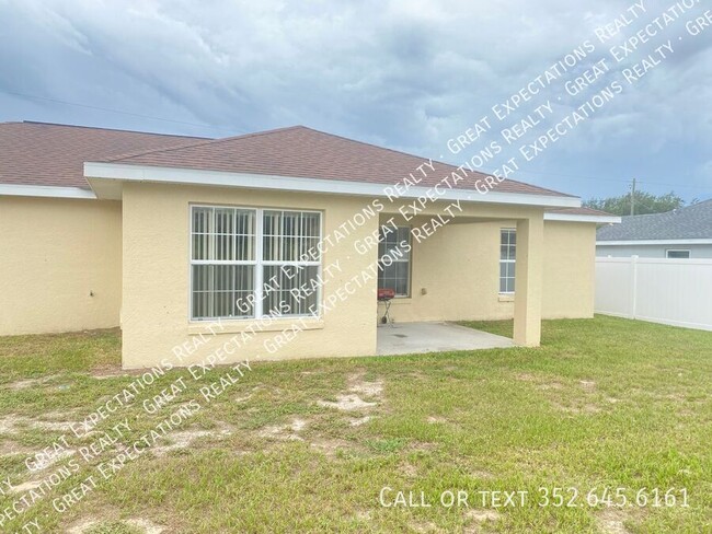 Building Photo - Three Bedroom Home in SE Ocala