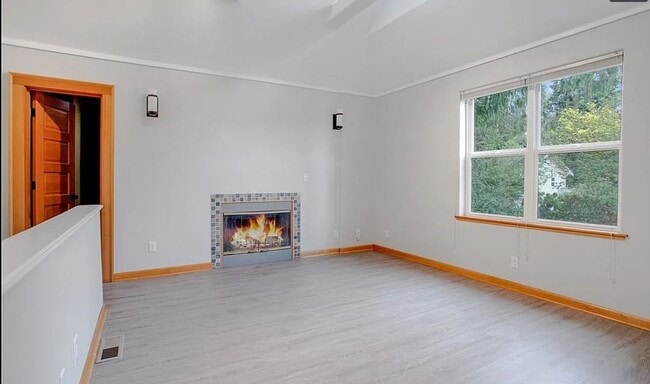 Building Photo - 1519 NE 192nd St