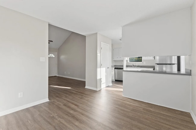 Building Photo - Nice home for rent.