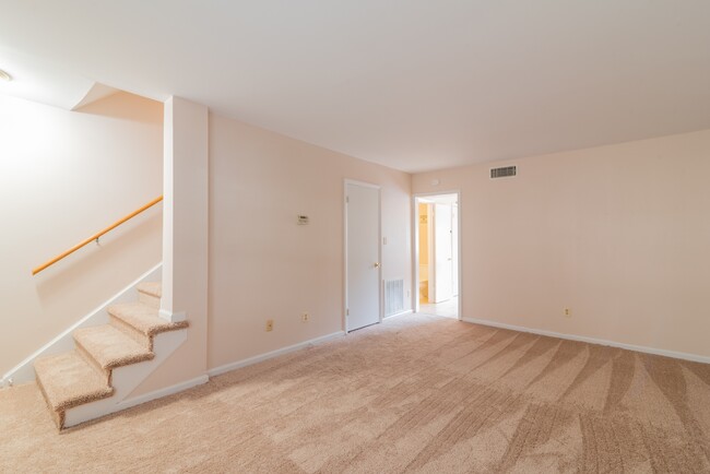 Building Photo - 4631 Old Lantern Way