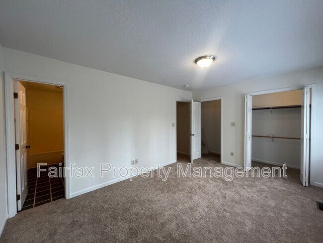 Building Photo - 112 Greenmont Ln