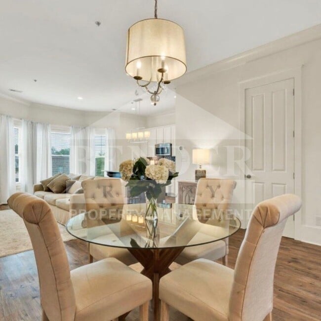 Building Photo - BEAUTIFUL EXECUTIVE TOWNHOME FOR RENT