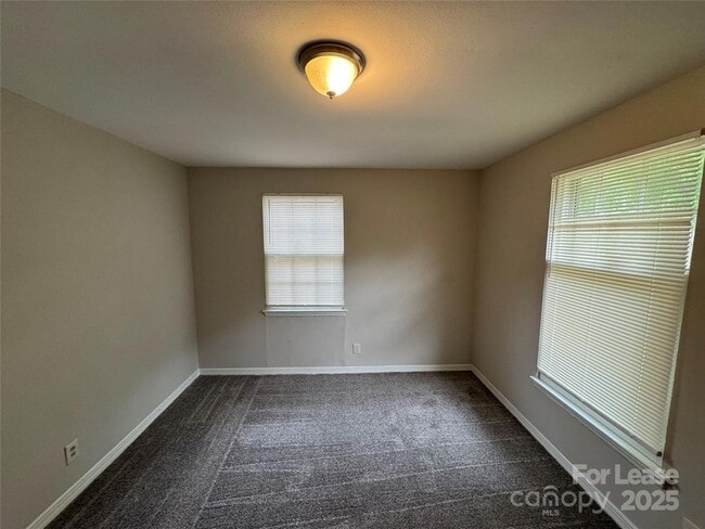 Building Photo - 2116 Finchley Dr