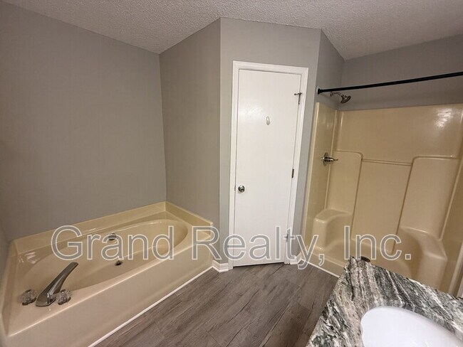 Building Photo - 3965 Deerwood Cir