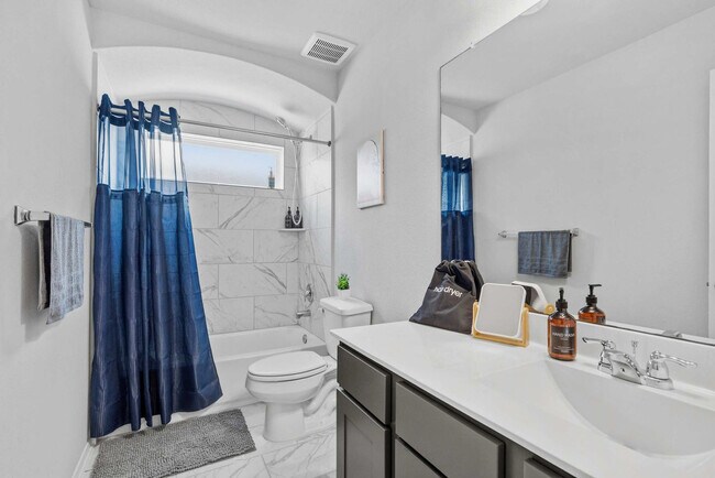Building Photo - 5462 Grand View Dr