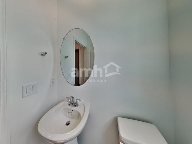 Building Photo - 14628 Cedar Ml Dr