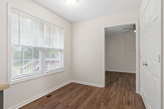 Building Photo - 685 Artic Ave