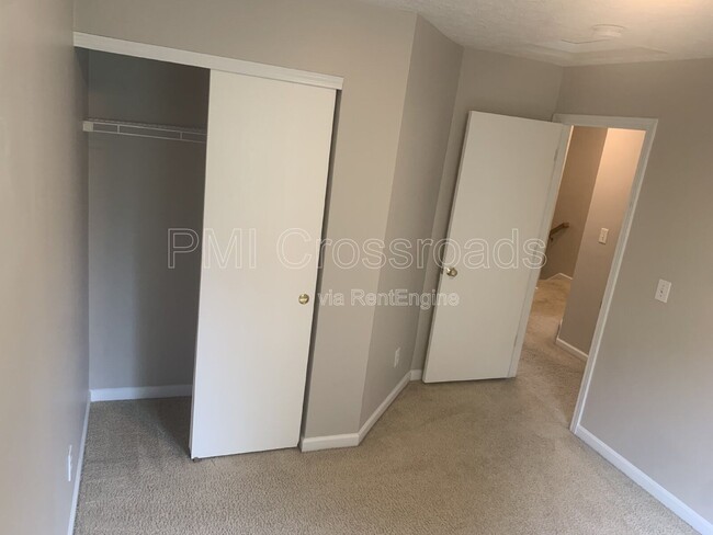Building Photo - 8620 Olenbrook Dr