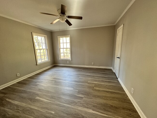 Building Photo - 165 Riverside Anx Dr