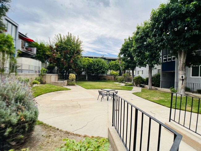 Courtyard picnic area - 6301 Coldwater Canyon Ave