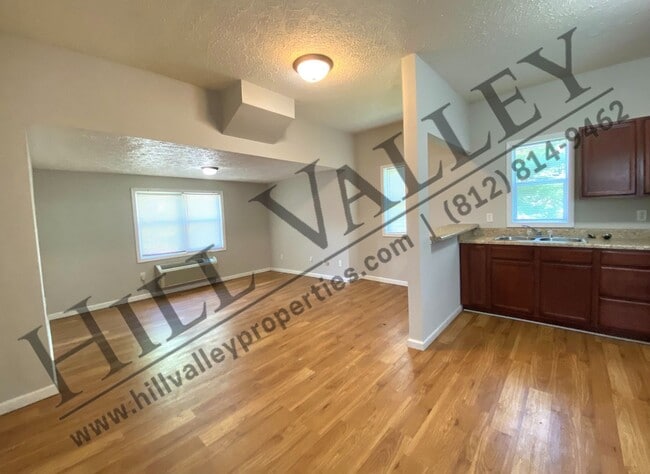 Building Photo - Two Bedroom Home, Close to Campus/Downtown