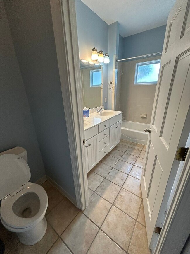 Building Photo - 3 Bedroom/2 Bath in Downtown Savannah, GA