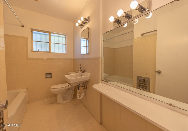 Building Photo - 1315 Likins Dr
