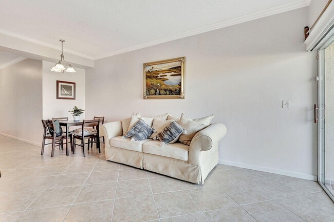 Building Photo - 2060 Greenview Shores Blvd