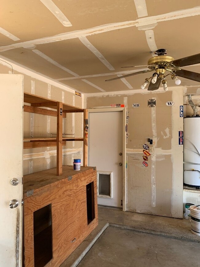 Building Photo - Beautiful 3 Bed West Bakersfield Home W/Po...