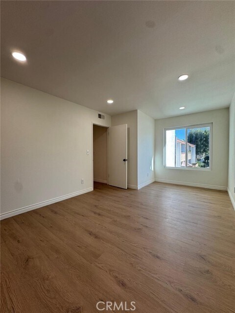 Building Photo - 2511 W Sunflower Ave