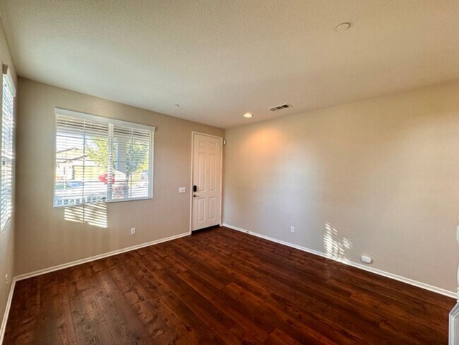 Building Photo - Beautiful Redhawk home located directly ac...