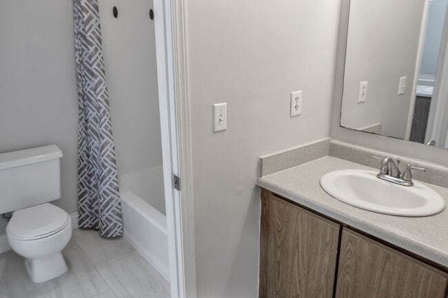 Building Photo - 8016 Thelen St