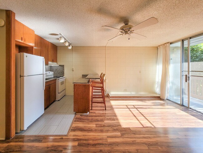 Building Photo - 1023