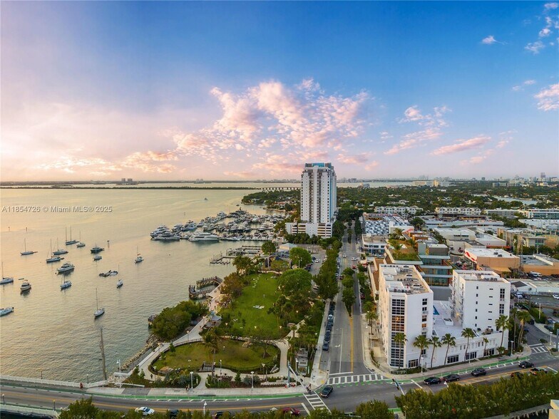 Building Photo - 1701 Sunset Harbour Dr