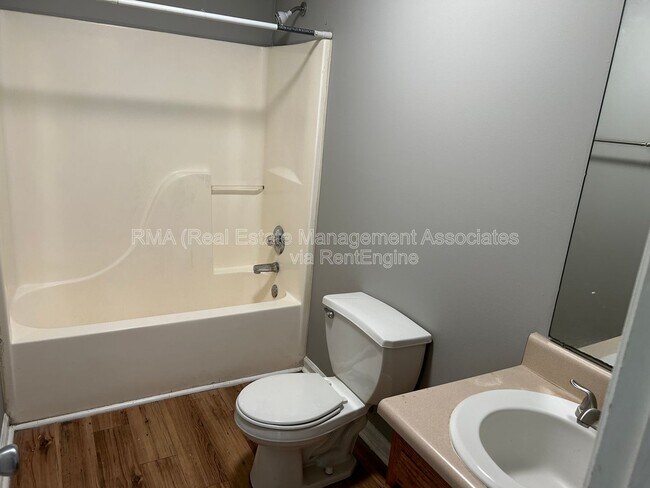 Building Photo - 816 Lane St