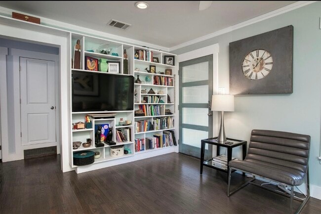 Building Photo - 6442 Lontos Dr