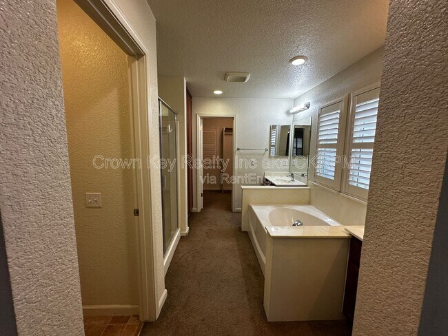 Building Photo - 2608 Greenleaf St