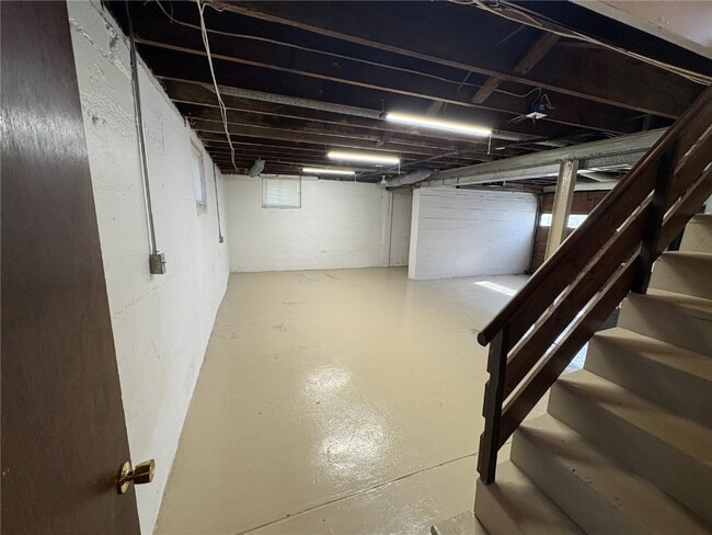Building Photo - 8823 Powell Ave