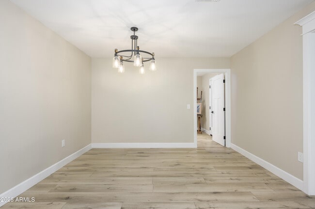 Building Photo - 9702 W Pineridge Dr