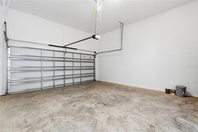 Building Photo - 17049 Haggerty Hollow Dr