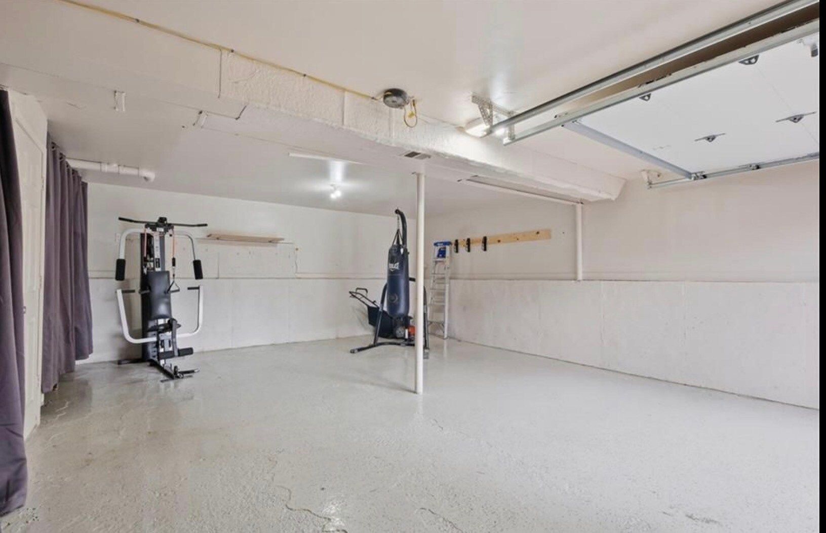 Building Photo - 302 SE Flagstone Dr