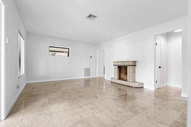 Building Photo - 1430 NE 16th Ave