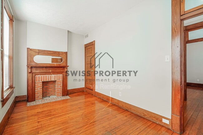 Building Photo - 804 E Main St