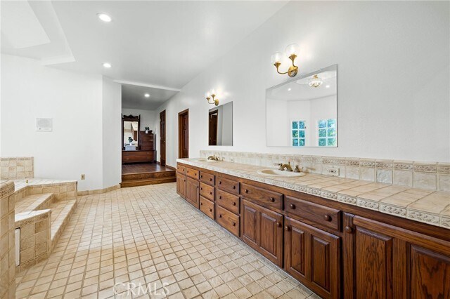 Building Photo - 533 E Sierra Madre Ave