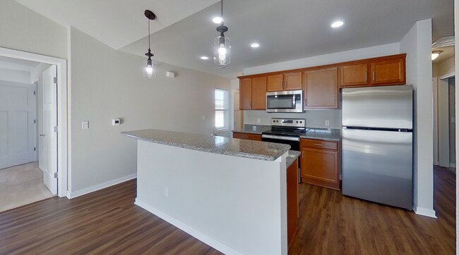 Building Photo - RENT SPECIAL -- Like New Condo Style Upper 3 Bedroom 2 Bathroom plus Den Apartment is Available