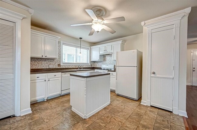 Building Photo - 20591 Sycamore Crest Ln