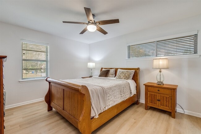 Building Photo - 401 Daisy Dr