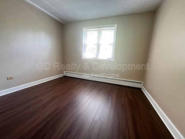 Building Photo - 6160 N Damen Ave