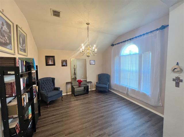 Building Photo - 1923 Pin Oak Ln