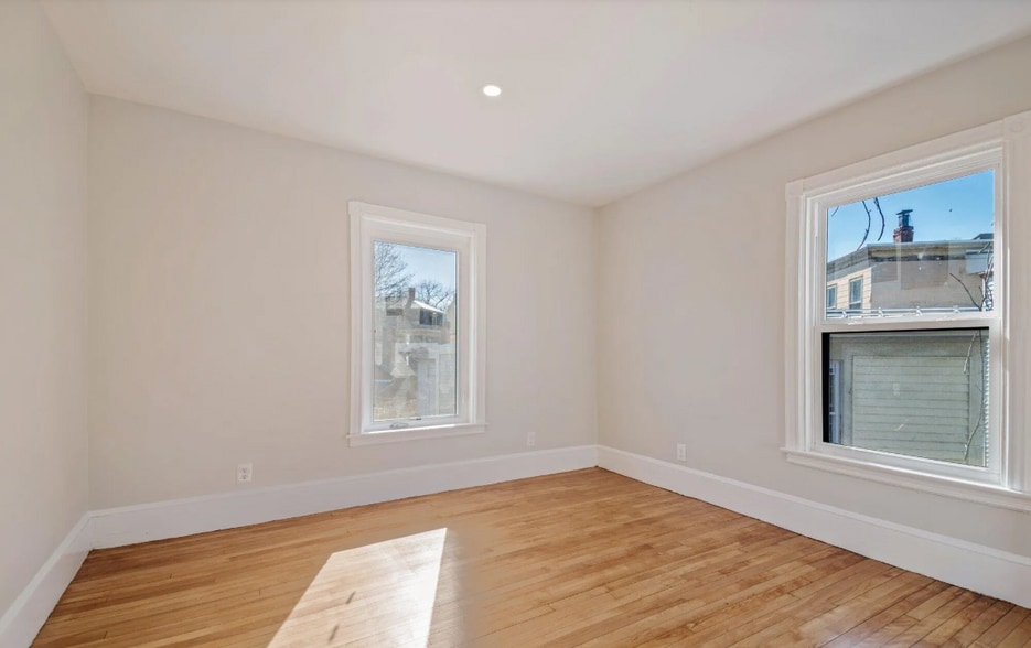 Building Photo - 29A Pine St