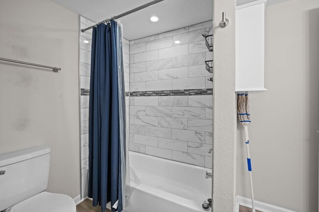 Building Photo - For Rent in Norfolk – Spacious 4 Bedroom H...