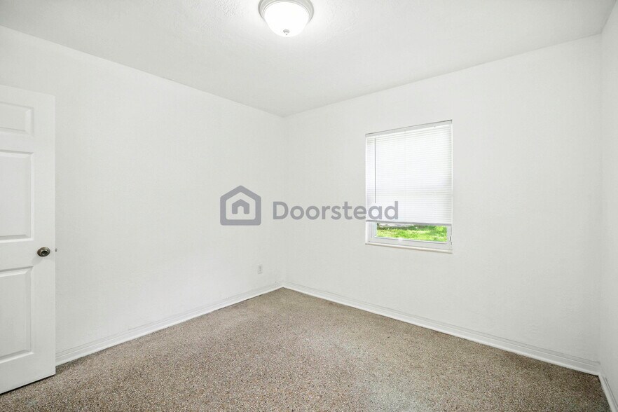 Building Photo - 4291 Porpoise Dr SE
