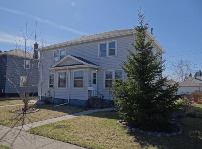 Building Photo - 1307 Cypress Ave