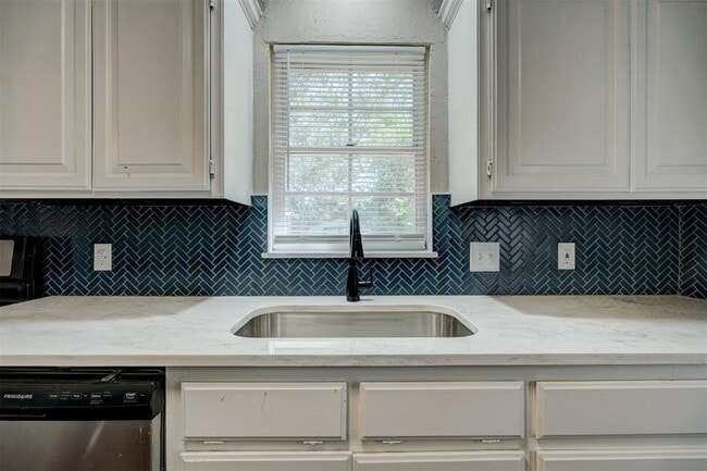 Building Photo - 1824 Andover Ct