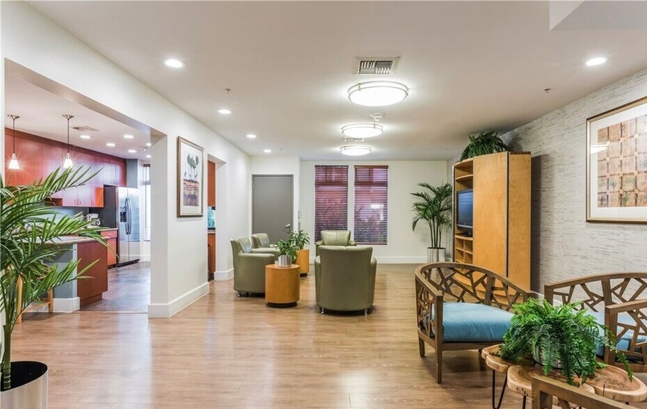 Building Photo - 388 E Ocean Blvd