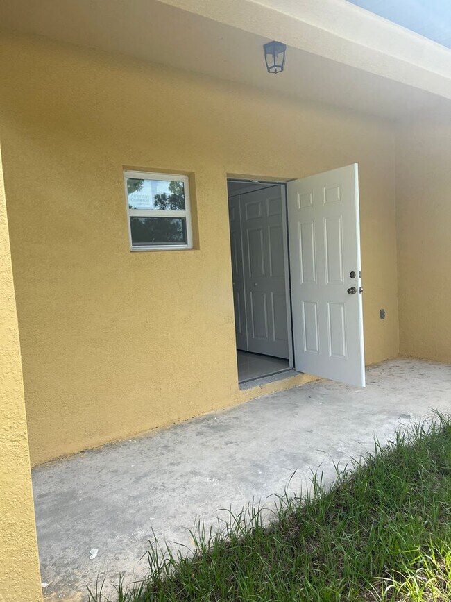 Building Photo - COZY COTTAGE 2/2 IN LAKE PLACID FL